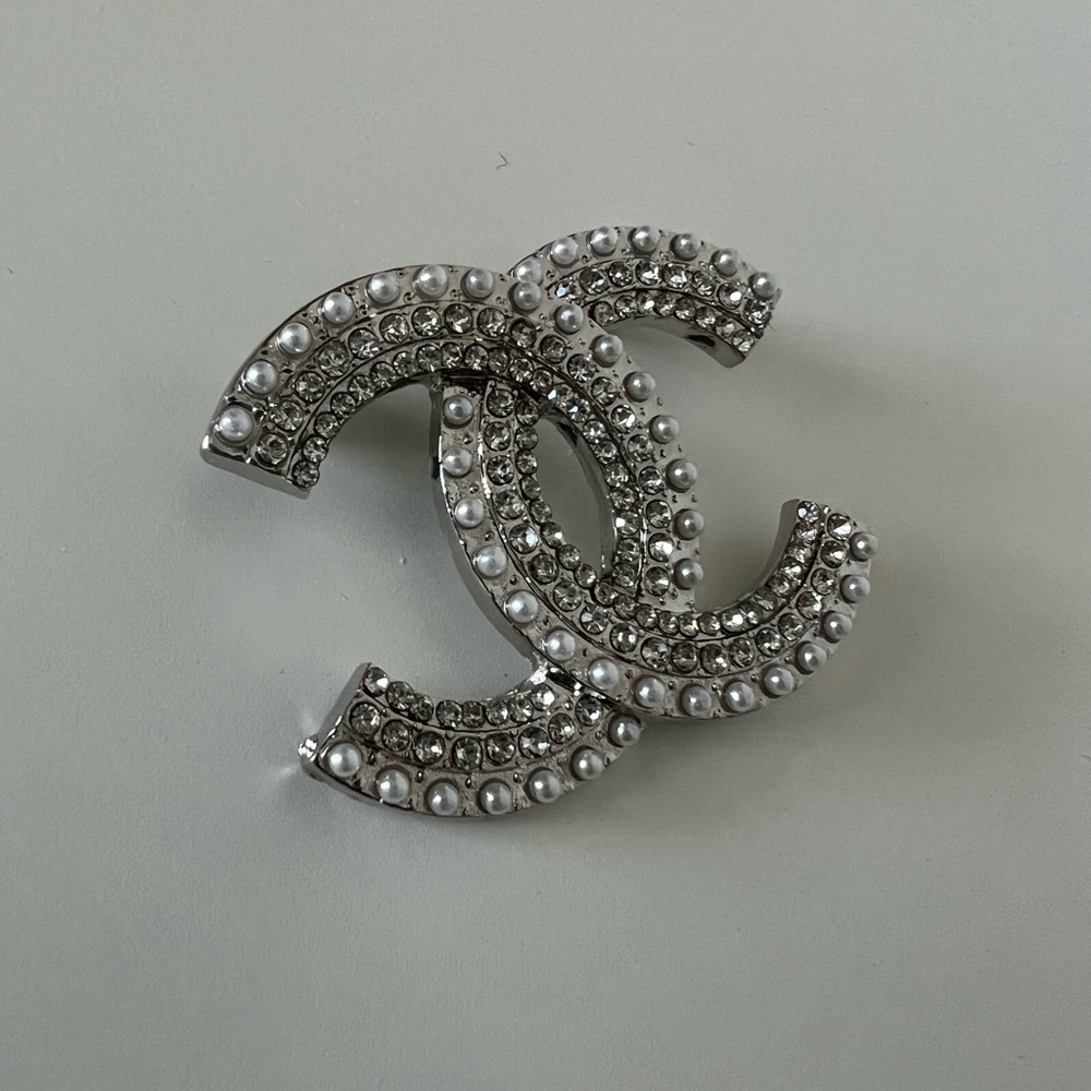 Silver Pearl and diamond fashion brooch